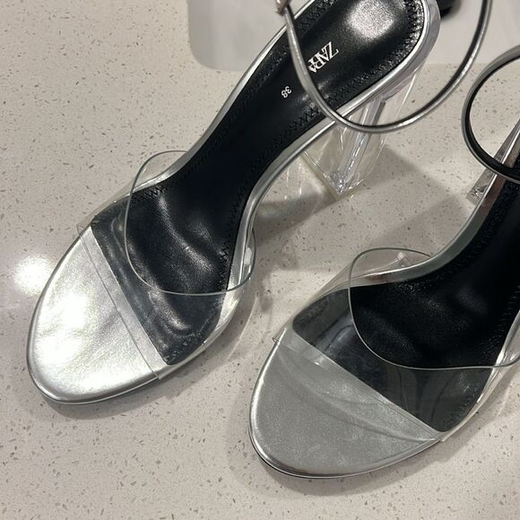 Zara • Silver wide heel vinyl sandals - Picture 5 of 10